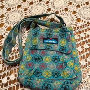 Kavu flower crossbody